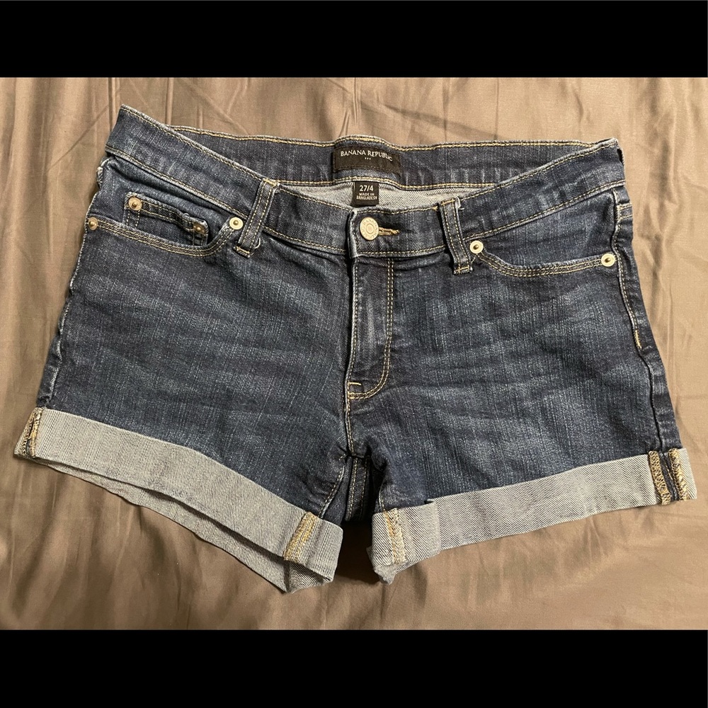 Banana Republic Shorts worn once before I became pregnant. Size 27/4